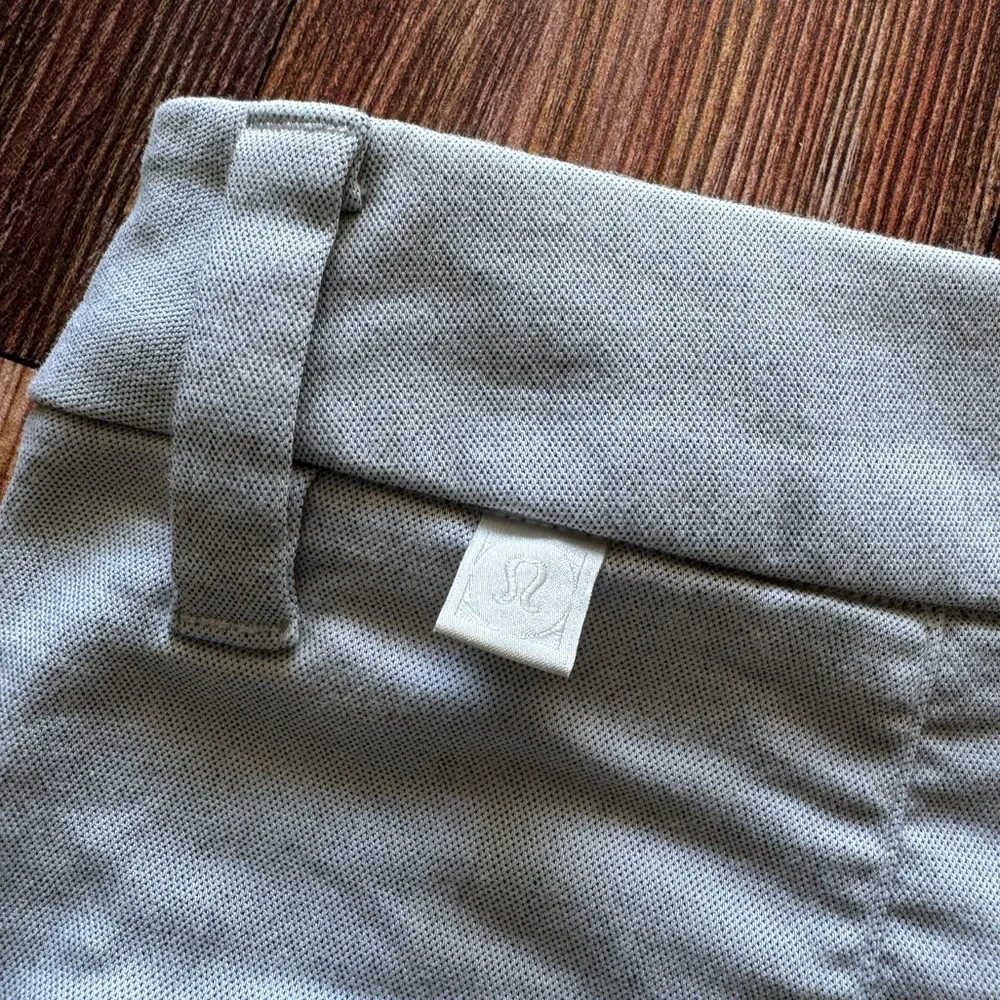 Lululemon Commission Relaxed Short Qwick Oxford Light Gray Sz 36 Flat Front